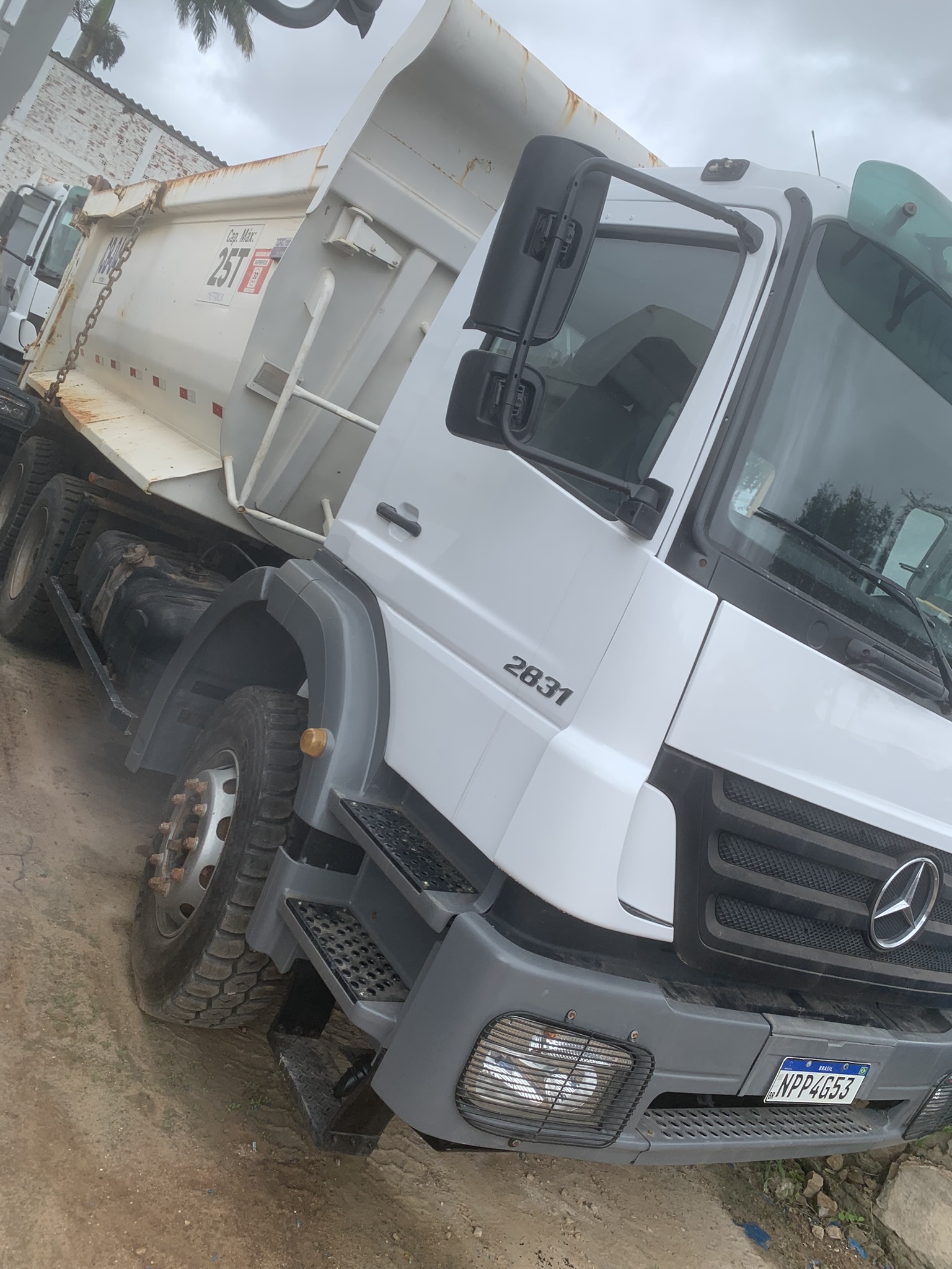 Caminhão Basculante