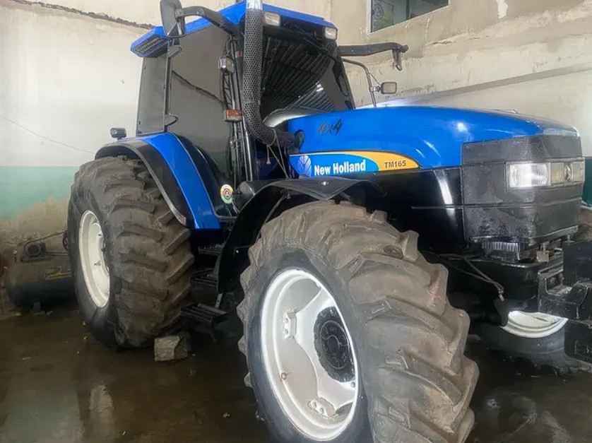 Trator Agrícola New Holland TM165