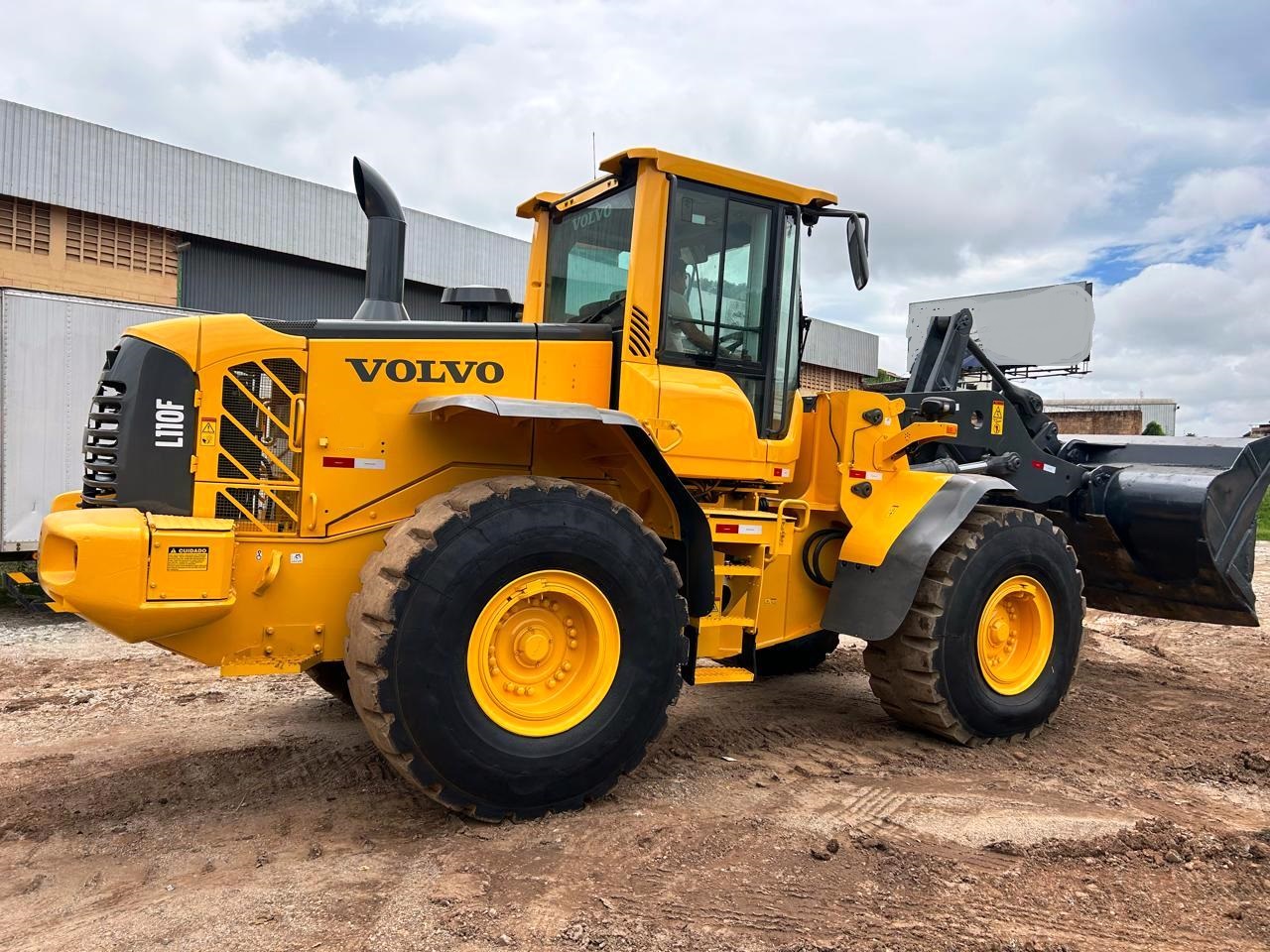 Pá Carregadeira Volvo L110F