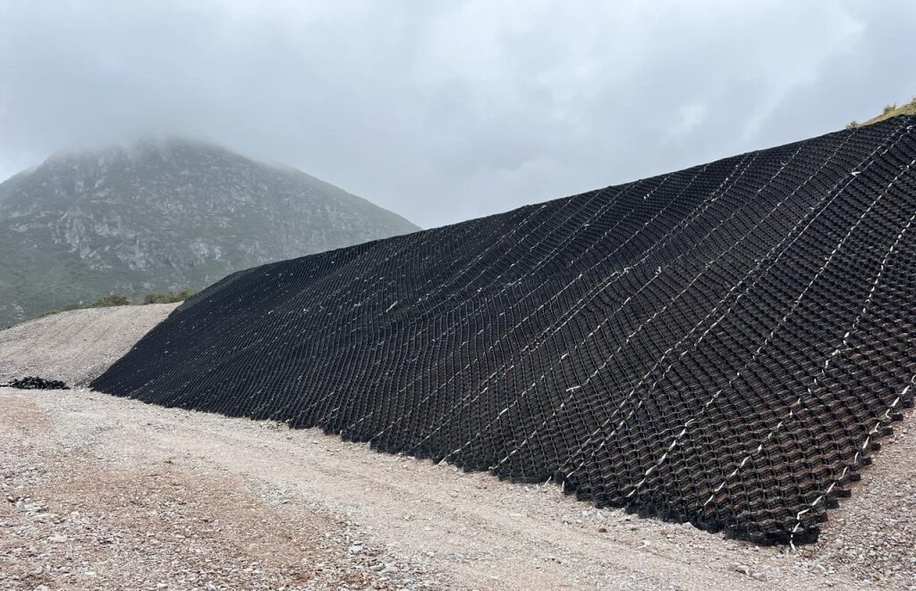 Controle de Erosão e Estabilização de Taludes