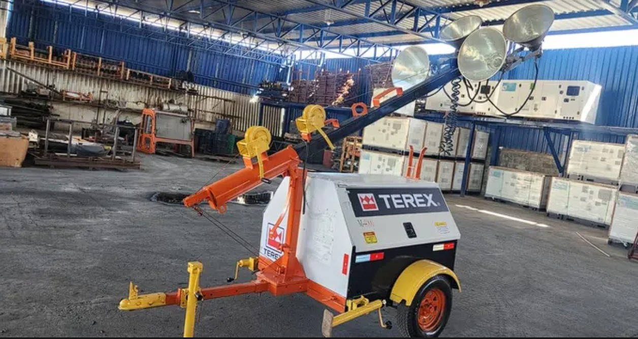 Torre de Iluminação Cabinada  - Foto 3