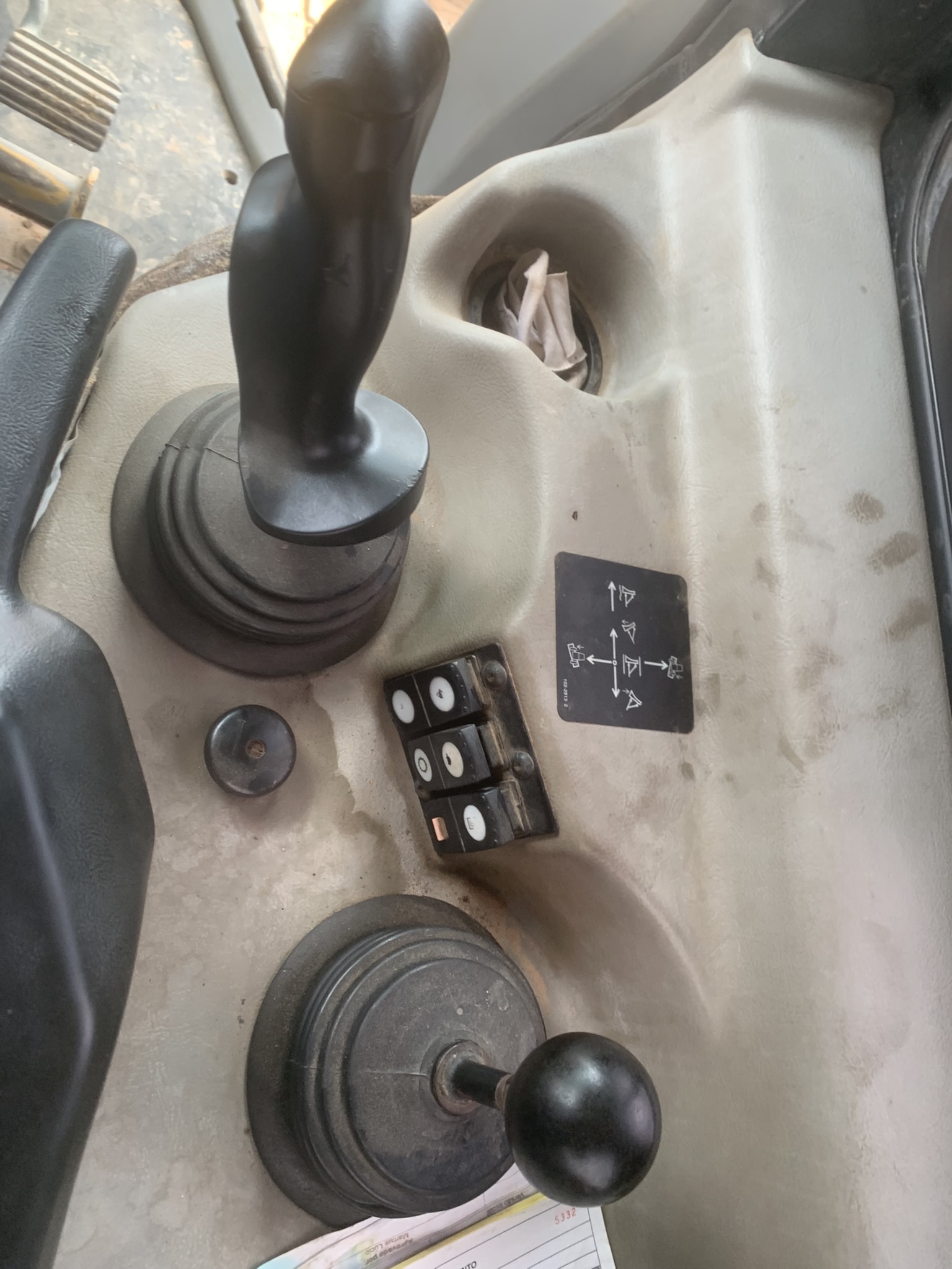 Trator Esteira D6T XL - Foto 8