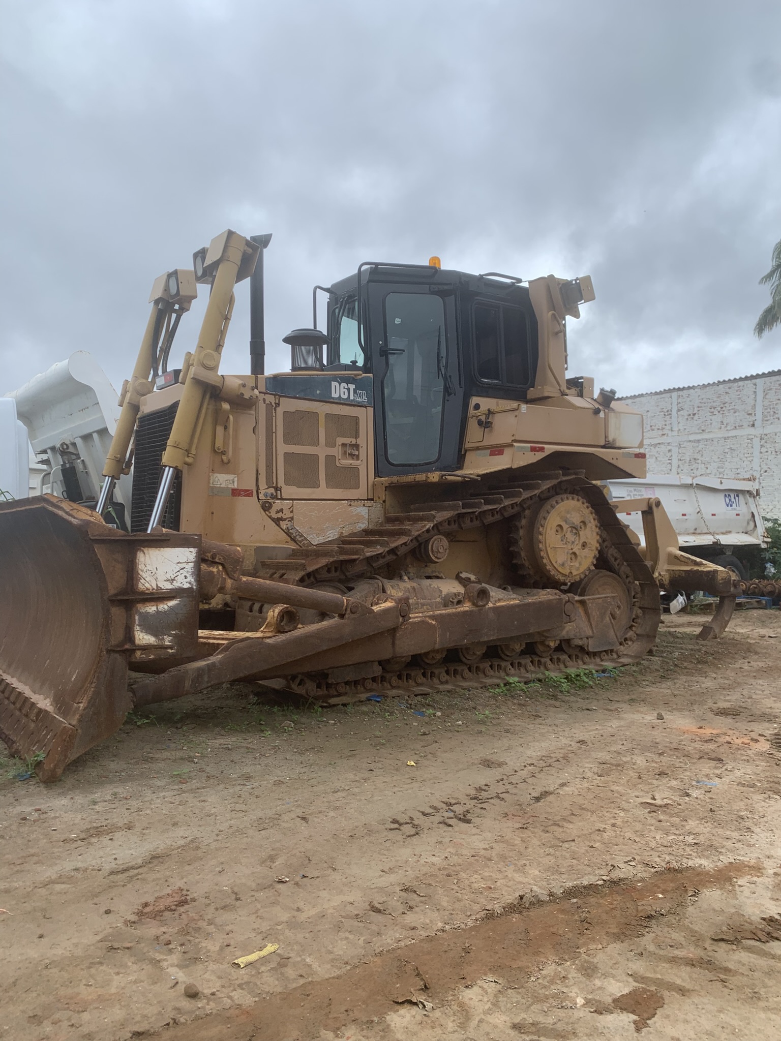 Trator Esteira D6T XL