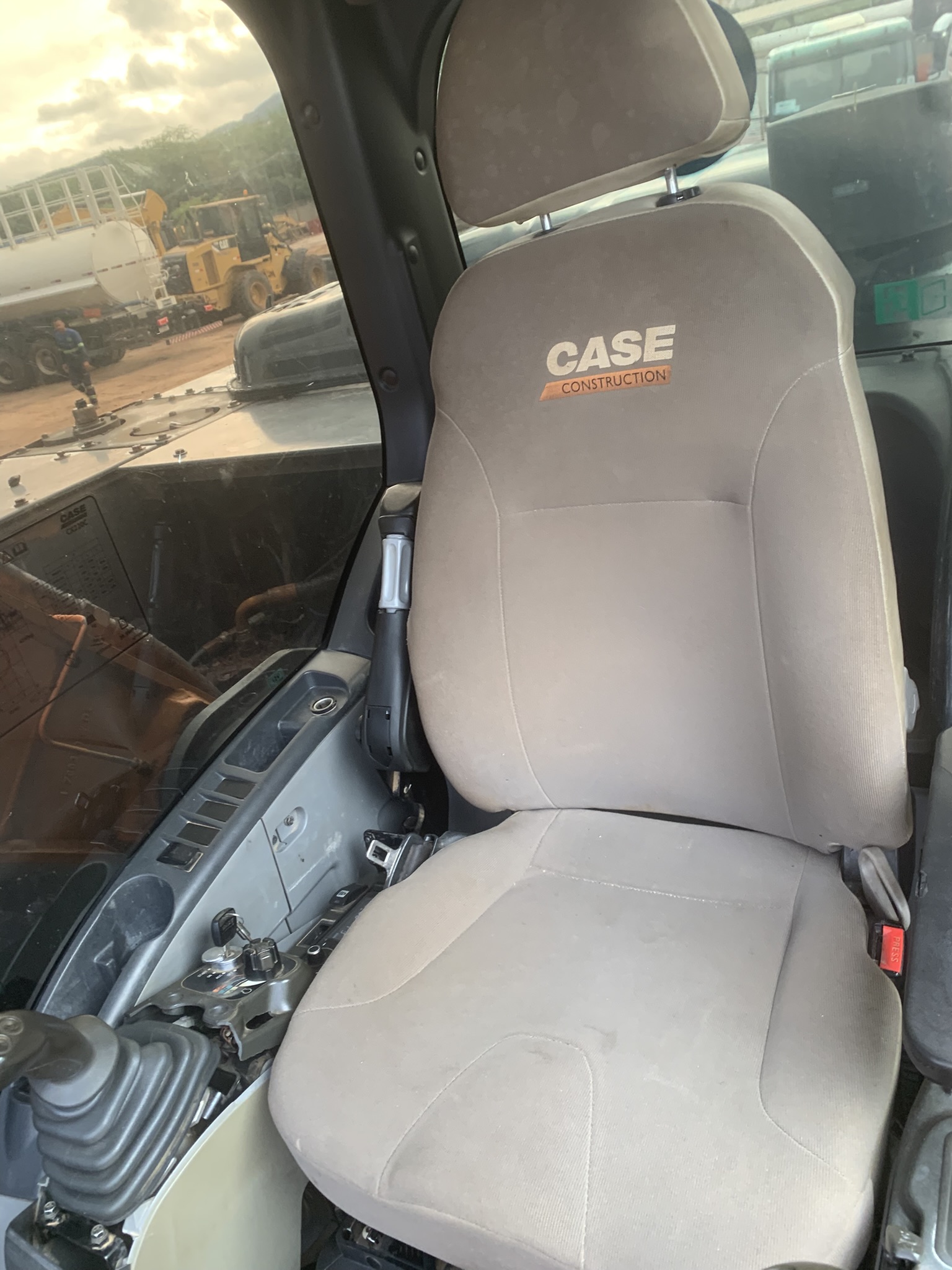 Escavadeira Hidráulica CASE CX220C - Foto 6