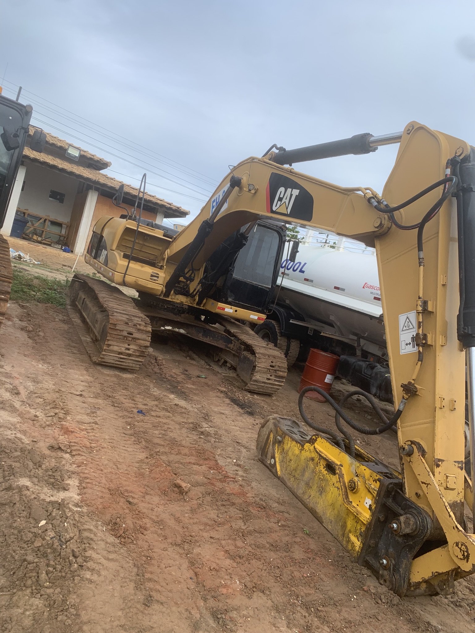 Escavadeira Hidráulica CAT 323