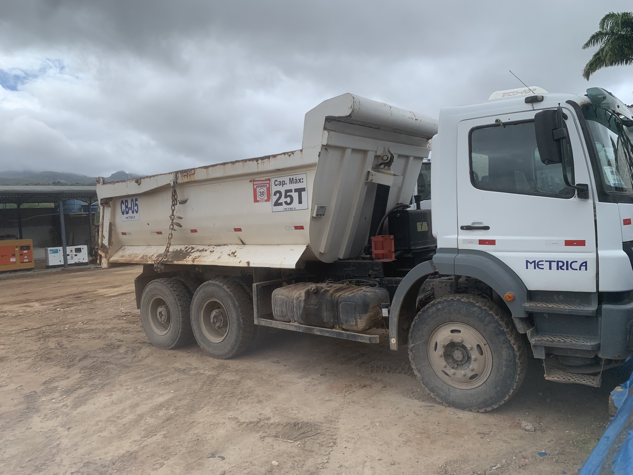 Caminhão Basculante 14m³ - Foto 8