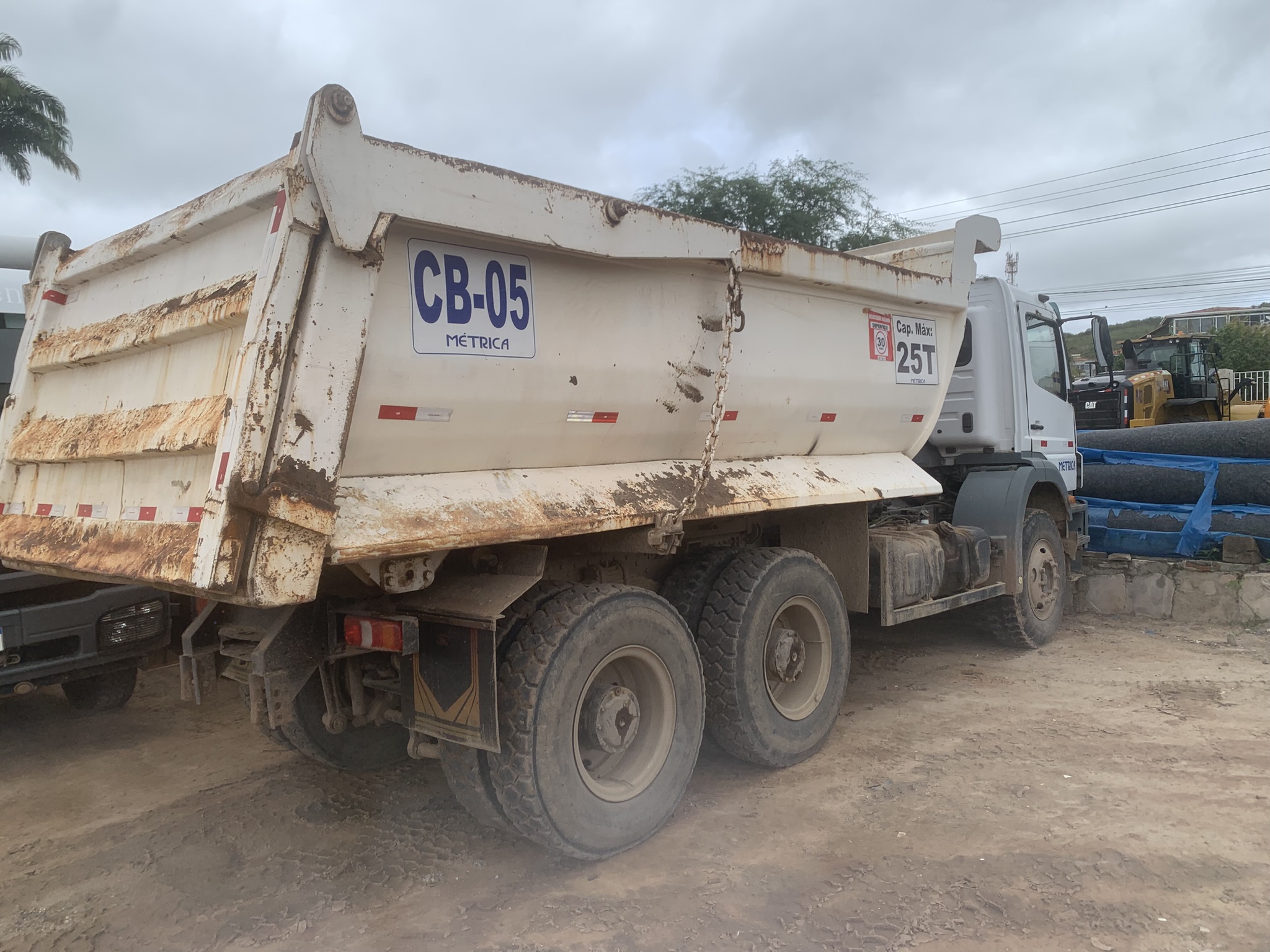 Caminhão Basculante 14m³ - Foto 7