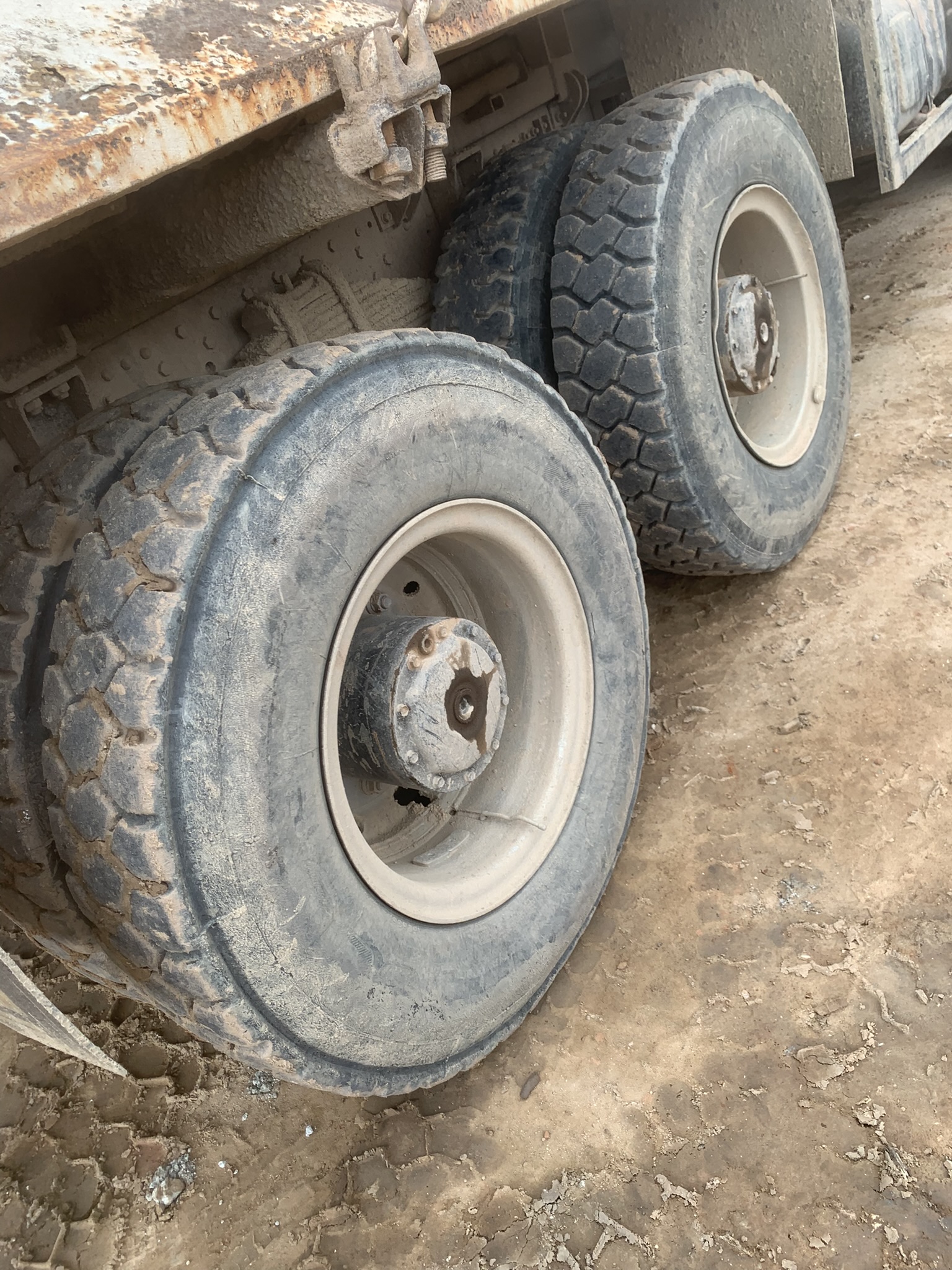 Caminhão Basculante 14m³ - Foto 6