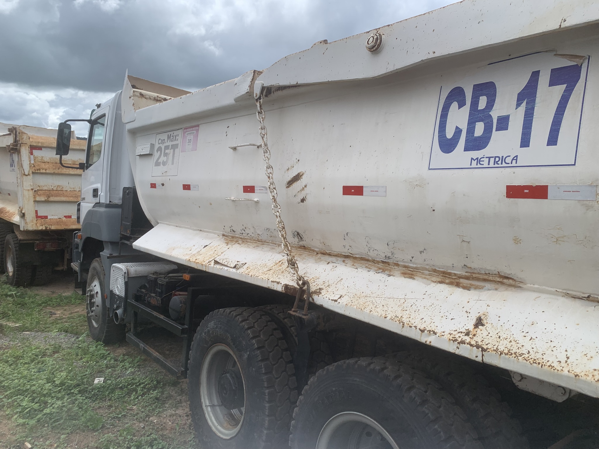 Caminhão Basculante 16m³