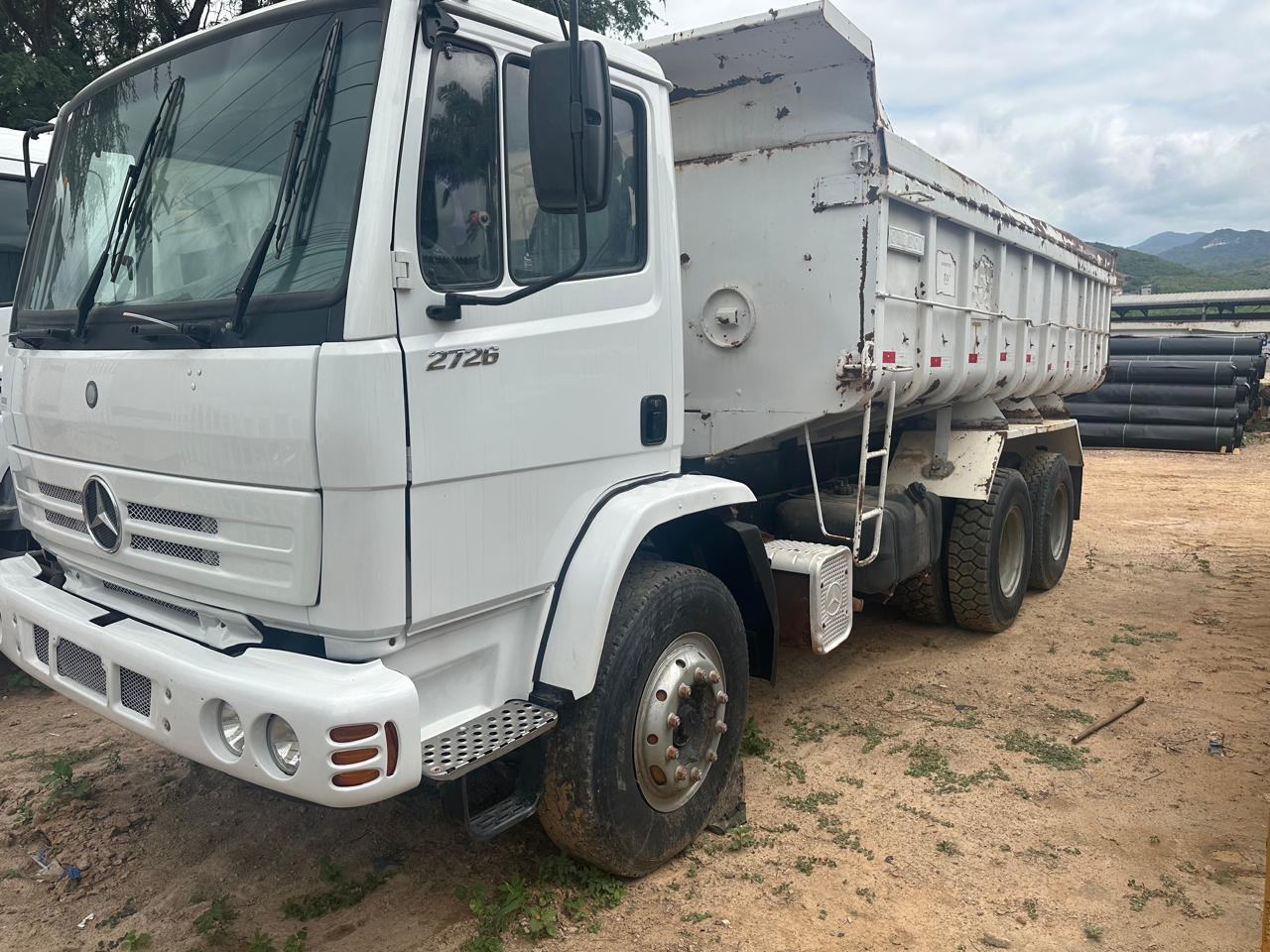 Caminhão basculante