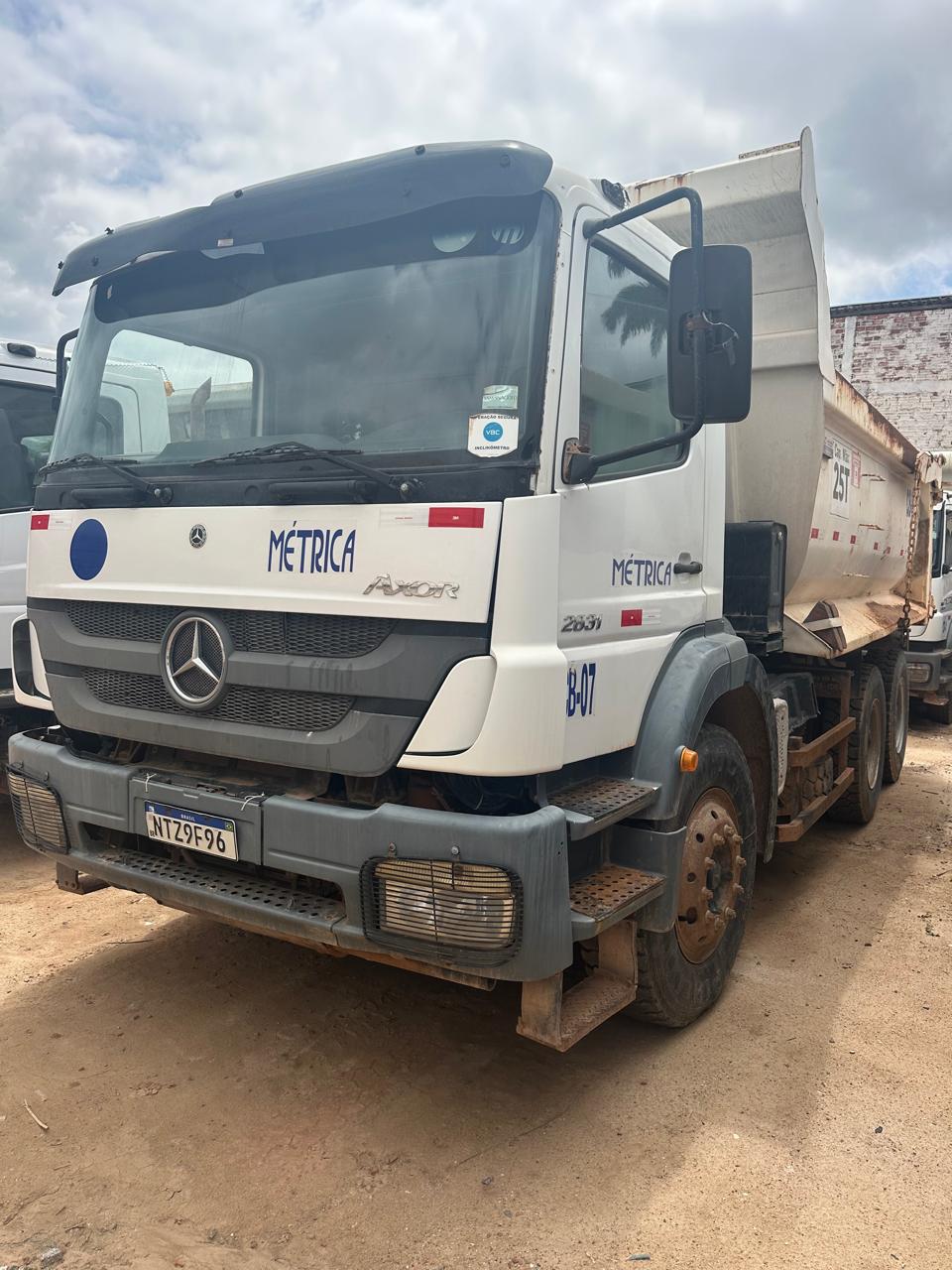 Caminhão basculante